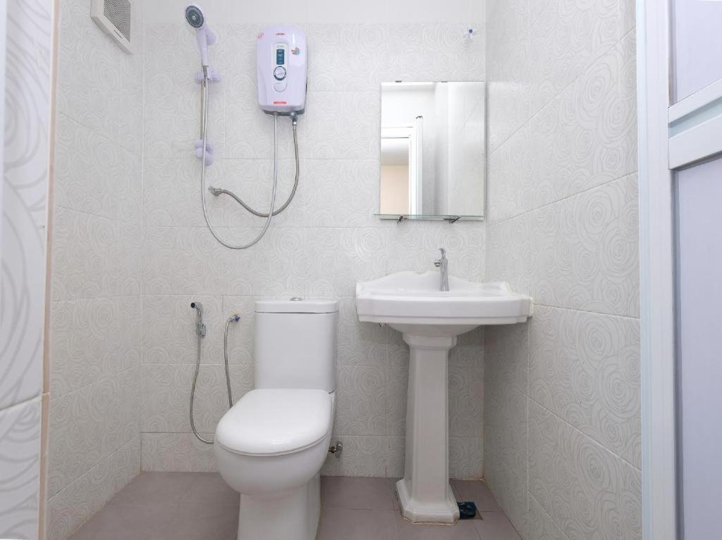 Ar Rayyan Hotel Tanah Rata Bagian luar foto