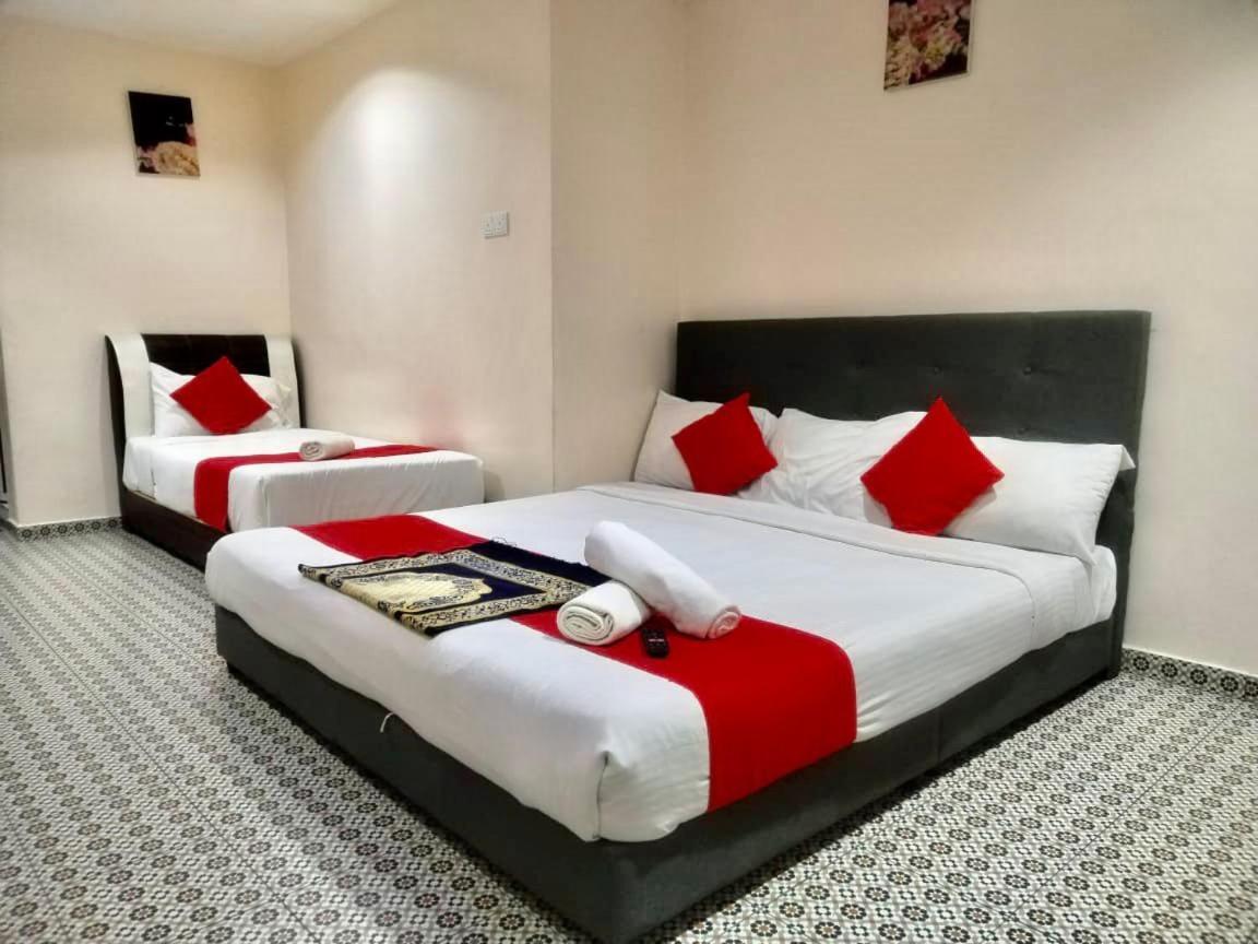 Ar Rayyan Hotel Tanah Rata Bagian luar foto