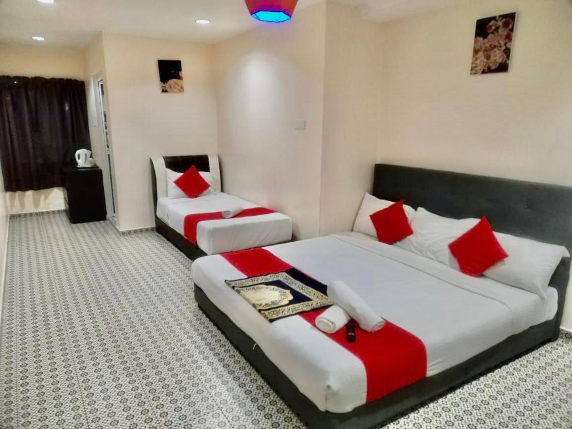 Ar Rayyan Hotel Tanah Rata Bagian luar foto