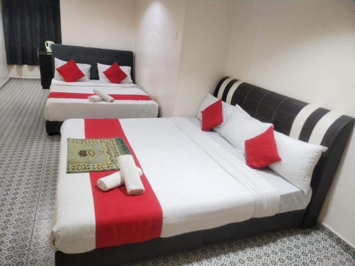 Ar Rayyan Hotel Tanah Rata Bagian luar foto