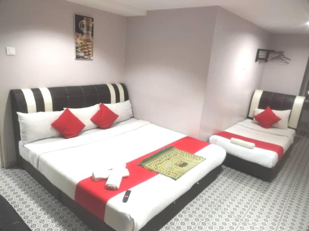 Ar Rayyan Hotel Tanah Rata Bagian luar foto