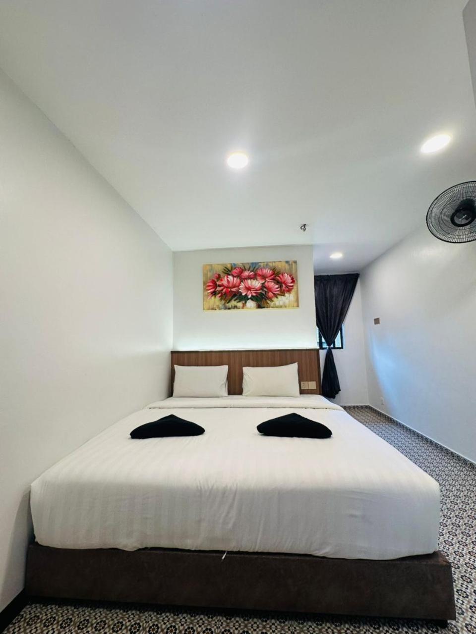 Ar Rayyan Hotel Tanah Rata Bagian luar foto