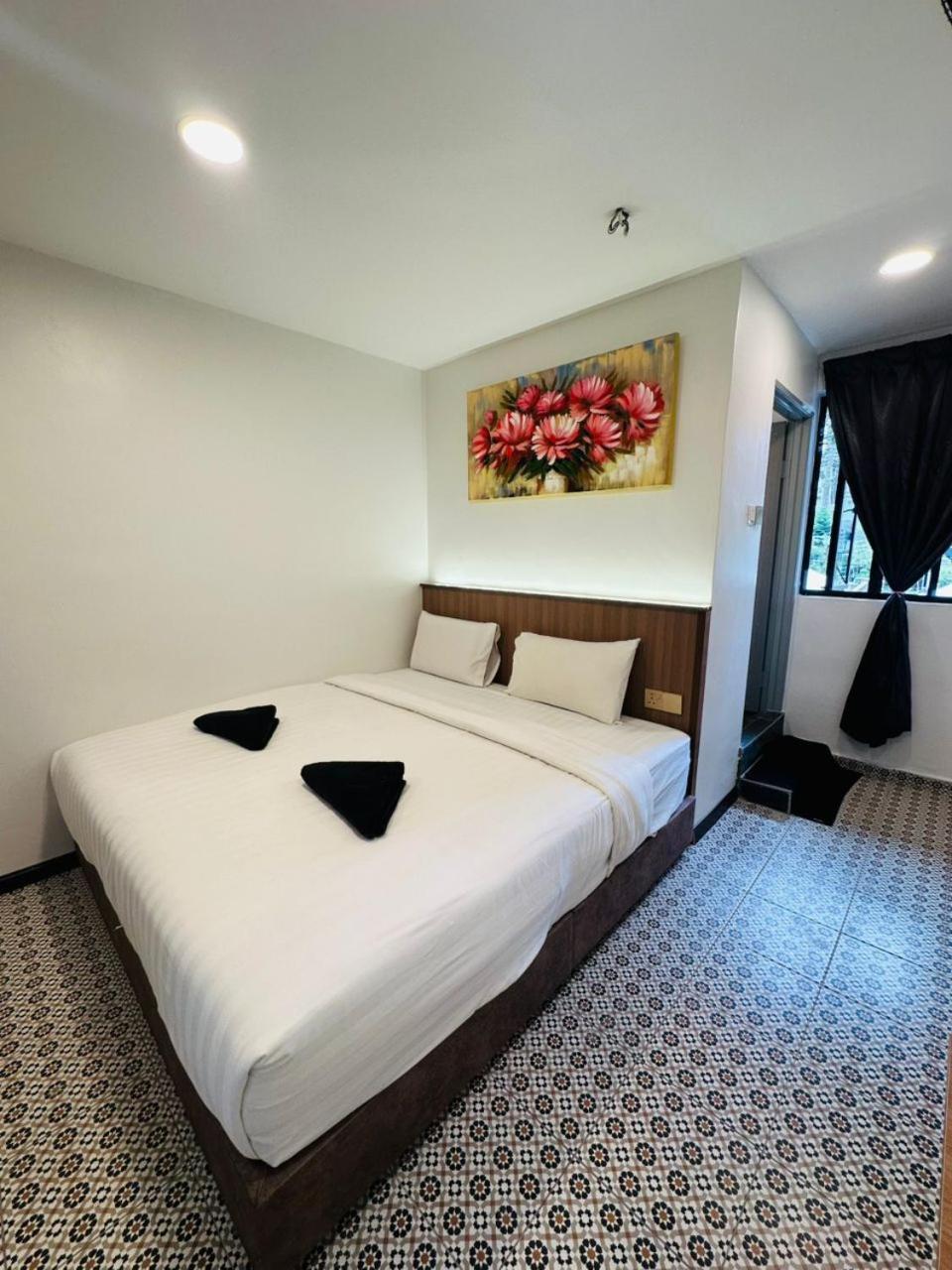 Ar Rayyan Hotel Tanah Rata Bagian luar foto