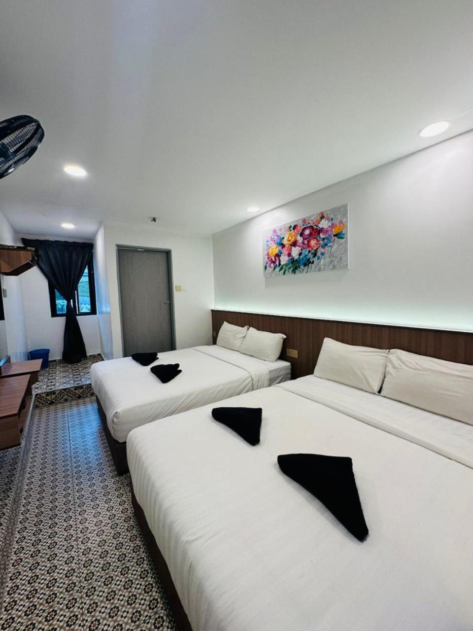 Ar Rayyan Hotel Tanah Rata Bagian luar foto